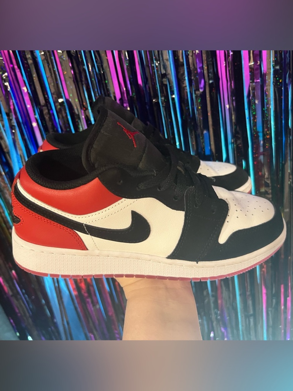 Jordan 1 Low Big kids size 6 is equivalent to woman’s 7 1/2 Black/Red/White